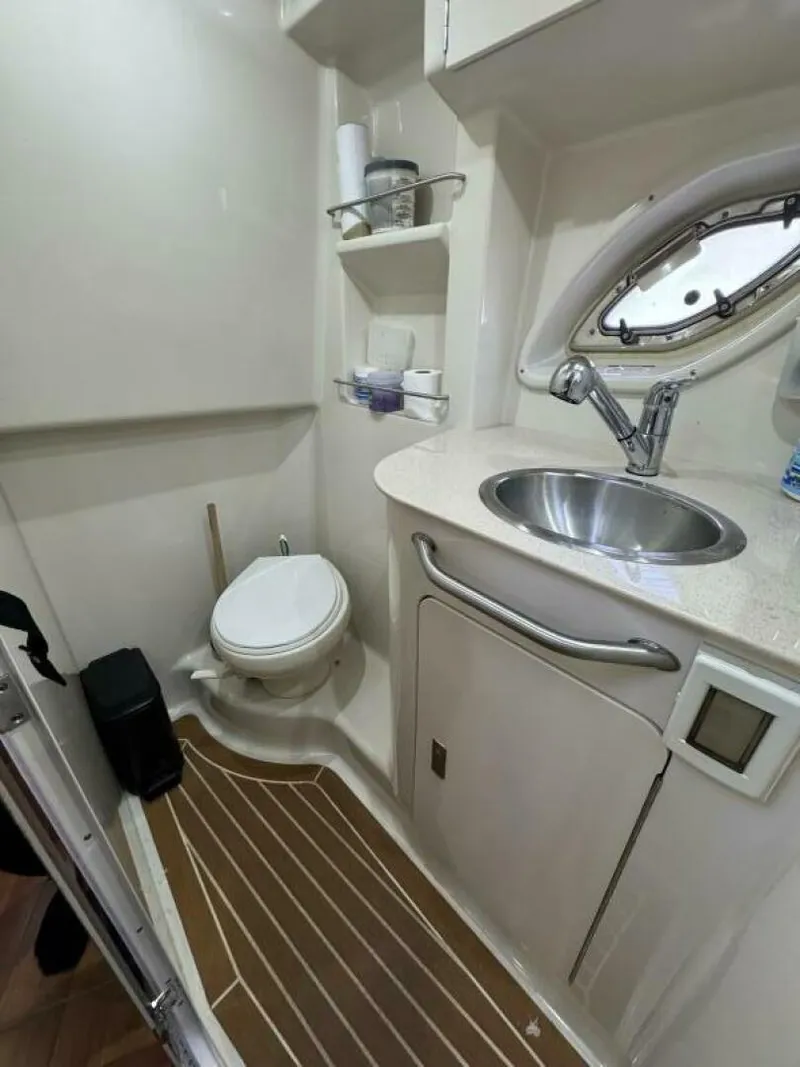 Slide: The Image of Sea Ray 330 Sundancer 2011 - 21