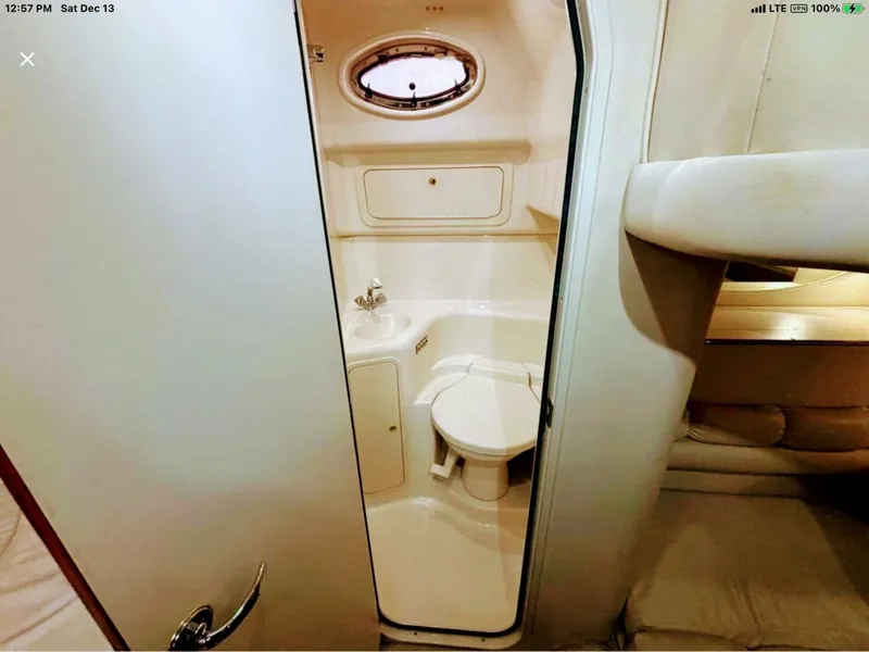 Slide: The Image of Sea Ray 400 Sundancer 1998 - 21