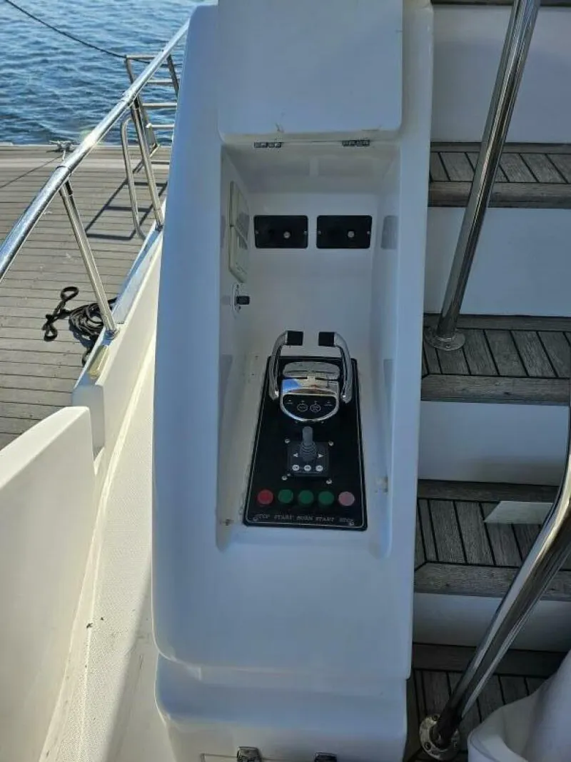 Slide: The Image of Johnson Flybridge 2003 - 8