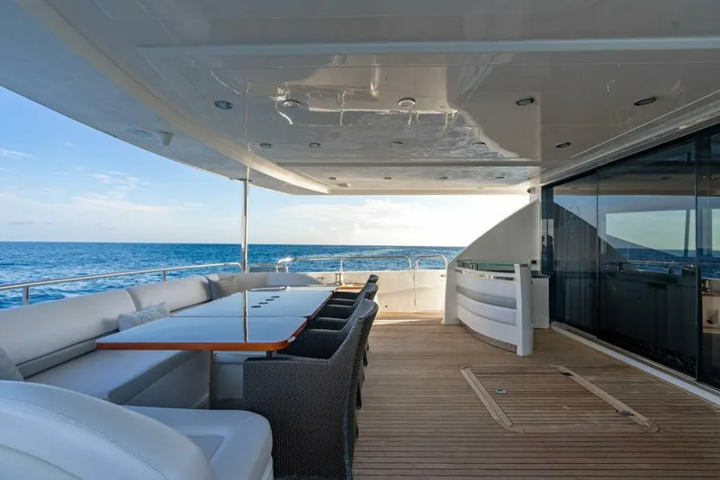 Slide: The Image of Princess 95 M/Y 2010 - 18