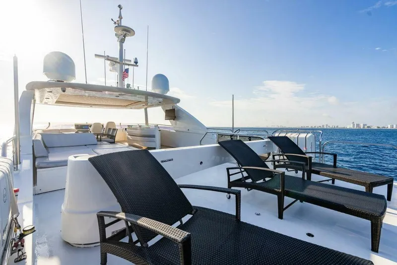 Slide: The Image of Princess 95 M/Y 2010 - 25