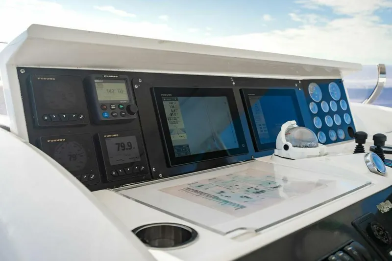 Slide: The Image of Princess 95 M/Y 2010 - 40