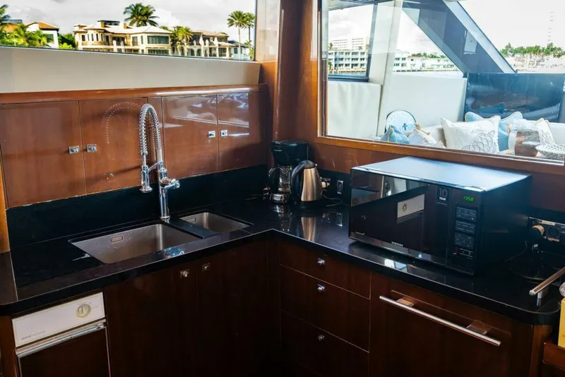 Slide: The Image of Princess 95 M/Y 2010 - 51