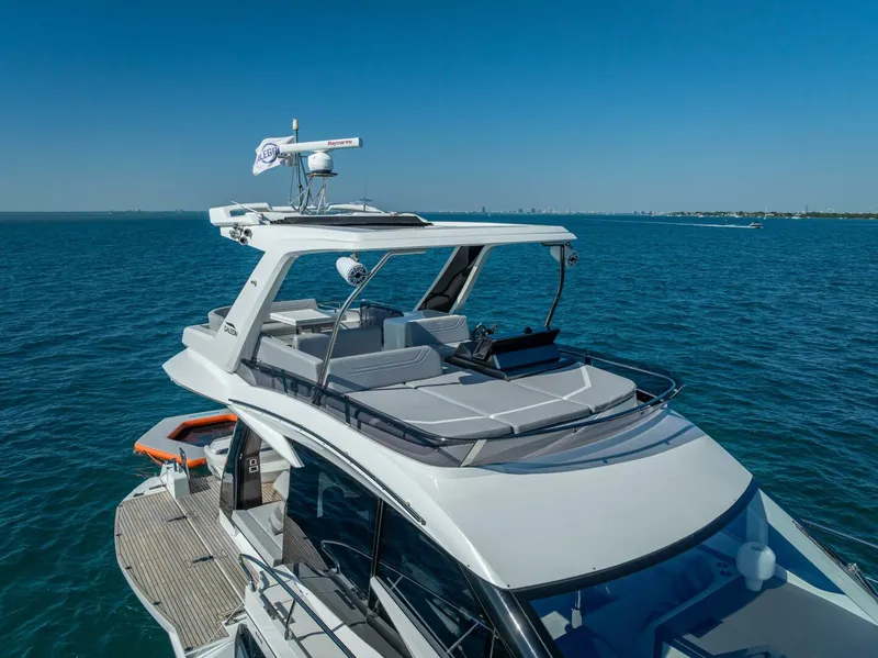 Slide: The Image of Galeon 500 Fly 2021 - 12