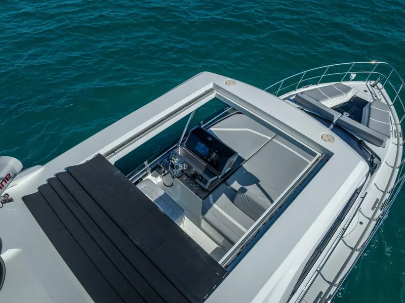 Slide: The Image of Galeon 500 Fly 2021 - 16