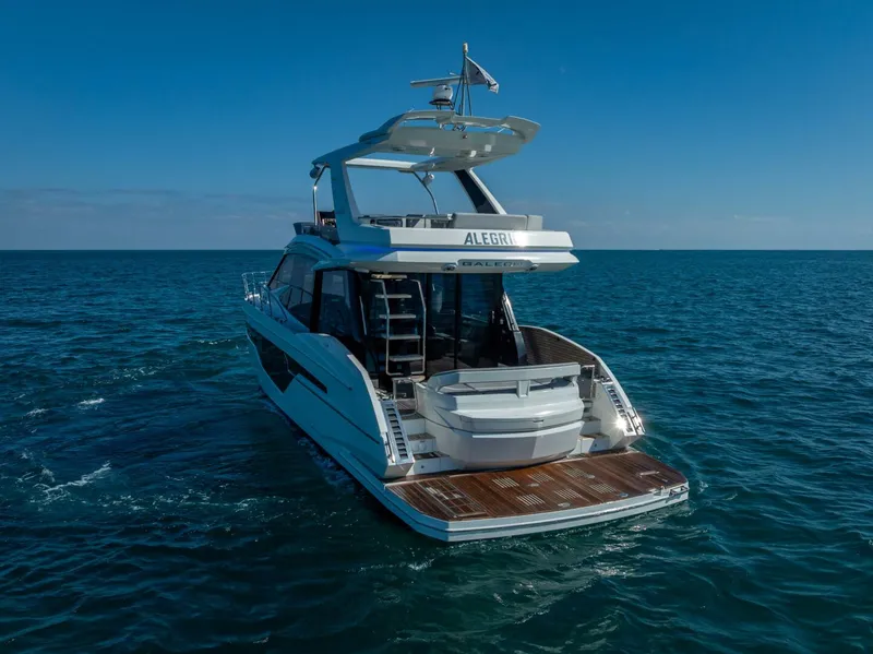 Slide: The Image of Galeon 500 Fly 2021 - 19