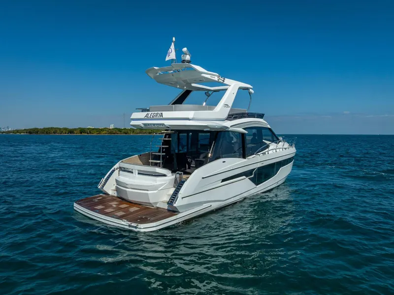 Slide: The Image of Galeon 500 Fly 2021 - 21