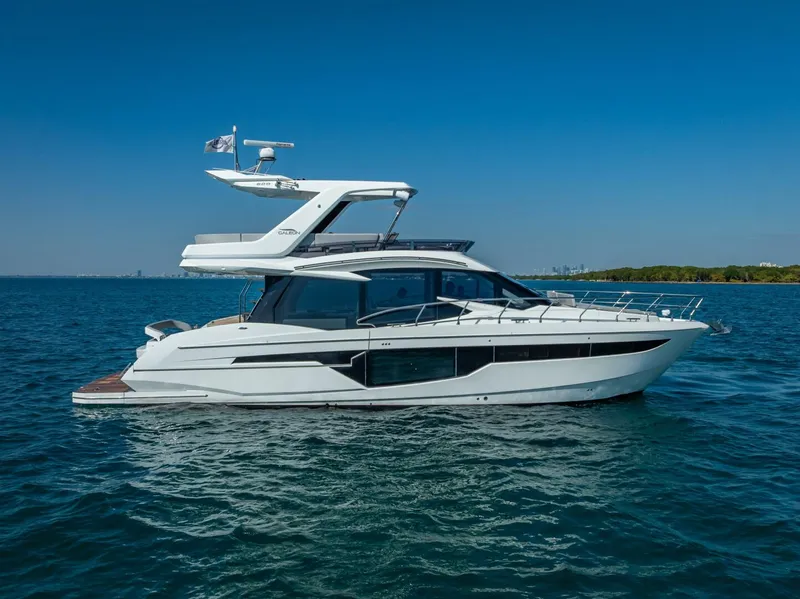 Slide: The Image of Galeon 500 Fly 2021 - 22