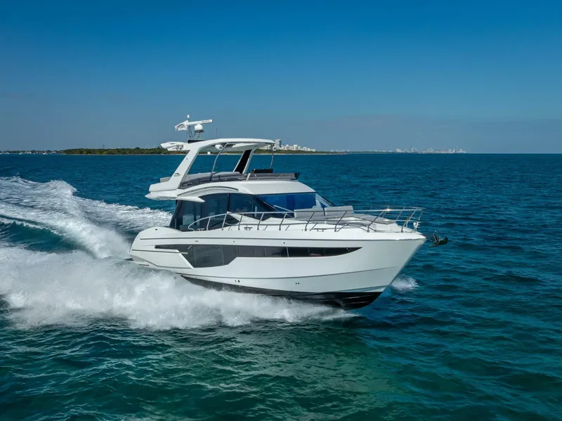 Slide: The Image of Galeon 500 Fly 2021 - 24