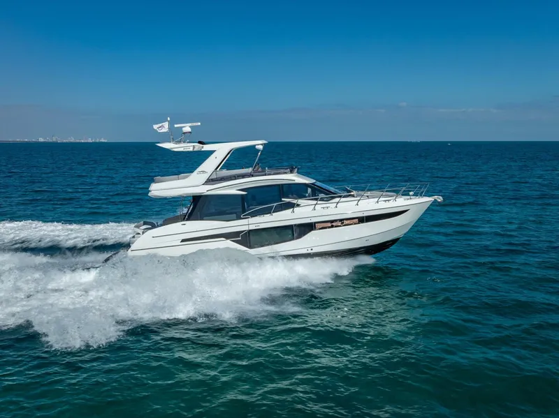 Slide: The Image of Galeon 500 Fly 2021 - 25