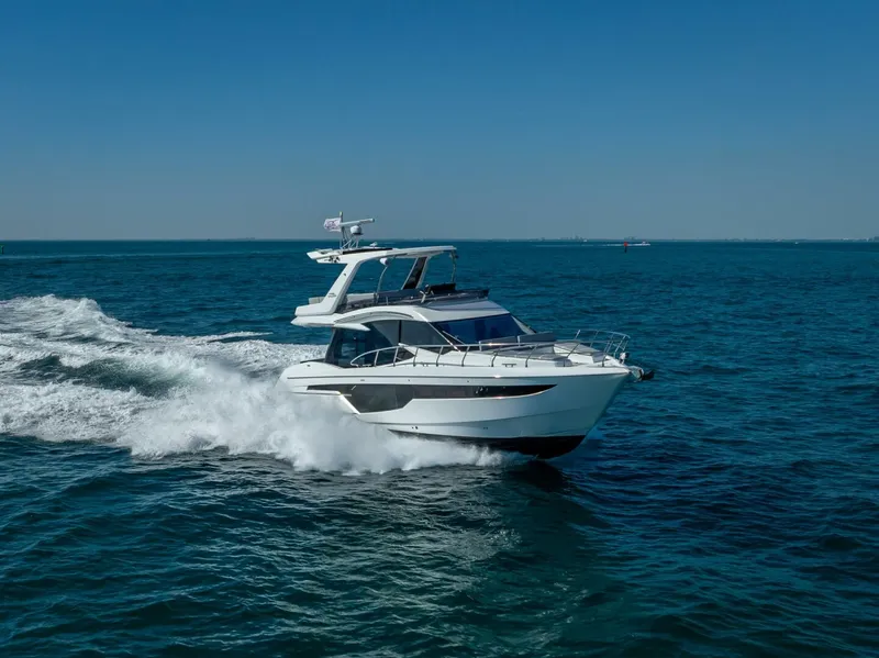 Slide: The Image of Galeon 500 Fly 2021 - 27