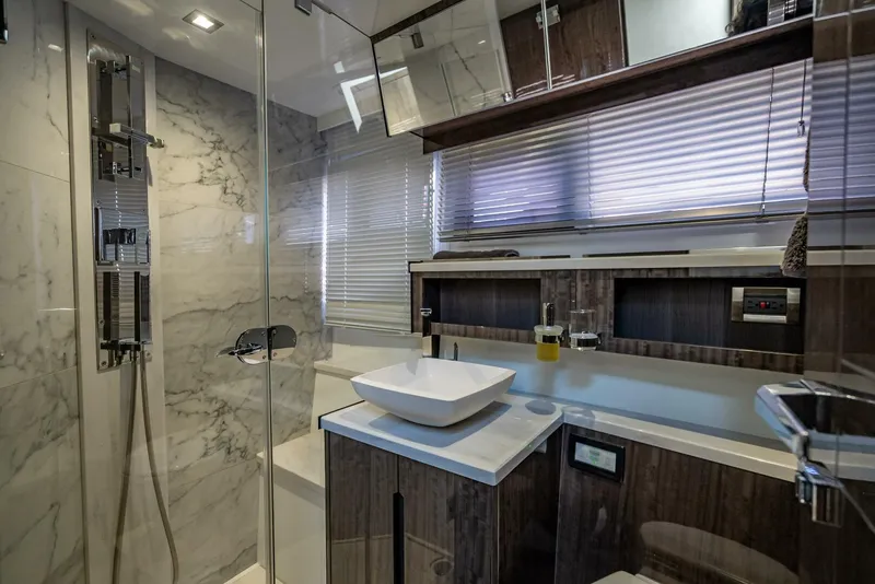 Slide: The Image of Galeon 500 Fly 2021 - 40