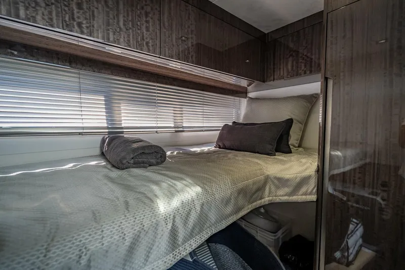 Slide: The Image of Galeon 500 Fly 2021 - 43