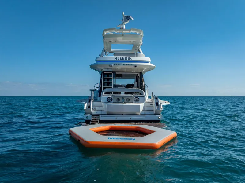 Slide: The Image of Galeon 500 Fly 2021 - 6