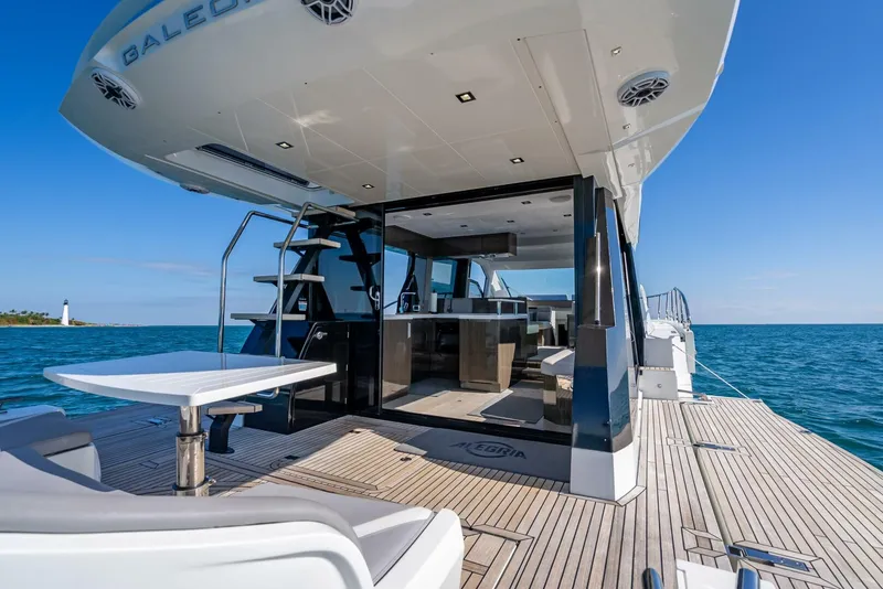 Slide: The Image of Galeon 500 Fly 2021 - 67