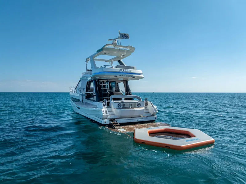 Slide: The Image of Galeon 500 Fly 2021 - 7