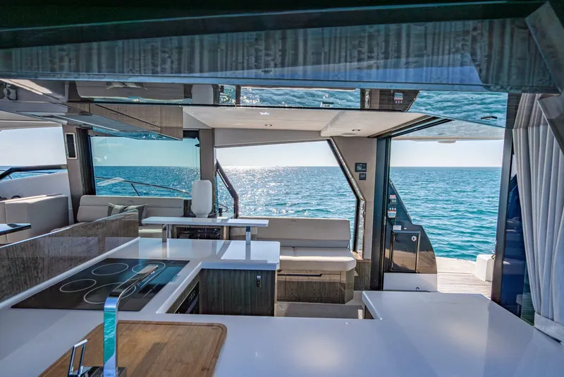 Slide: The Image of Galeon 500 Fly 2021 - 72