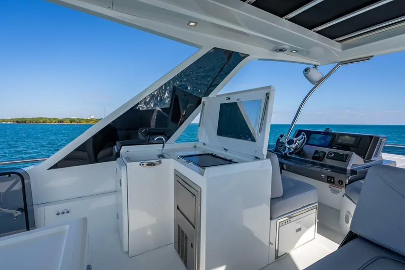 Slide: The Image of Galeon 500 Fly 2021 - 78