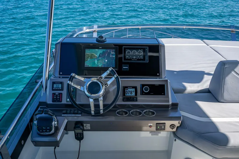 Slide: The Image of Galeon 500 Fly 2021 - 81