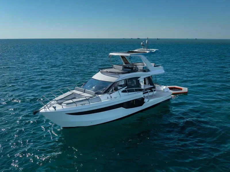 Slide: The Image of Galeon 500 Fly 2021 - 9