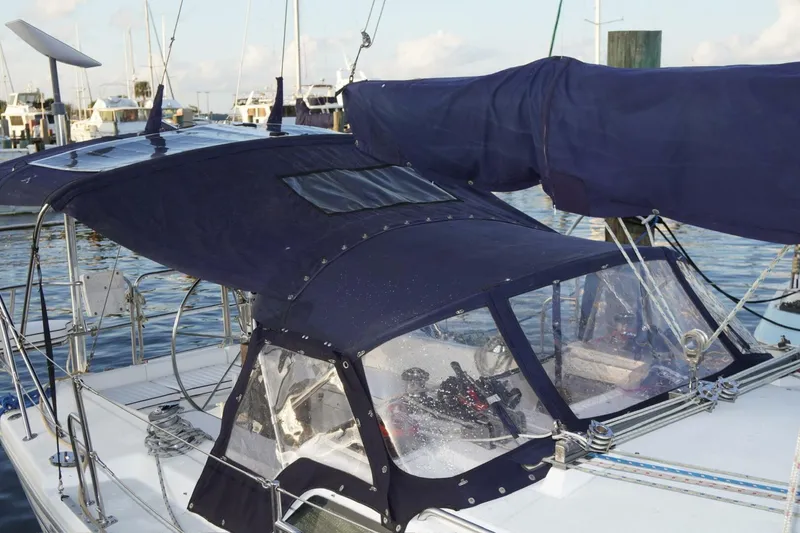 Slide: The Image of Catalina 36 Mkll 2000 - 10
