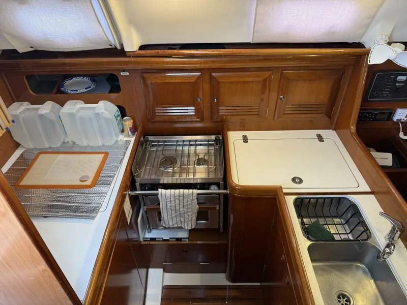 Slide: The Image of Beneteau 361 2002 - 19