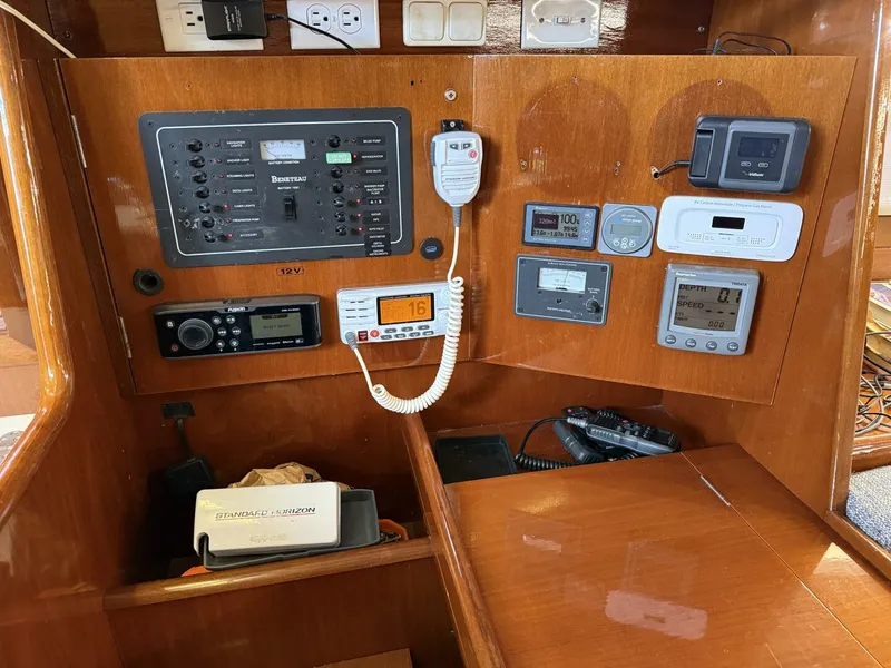 Slide: The Image of Beneteau 361 2002 - 23