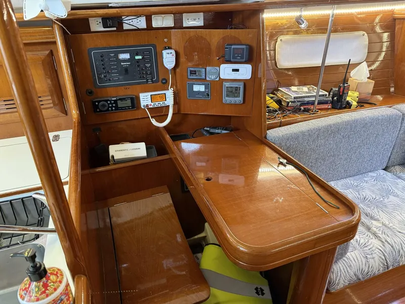 Slide: The Image of Beneteau 361 2002 - 24