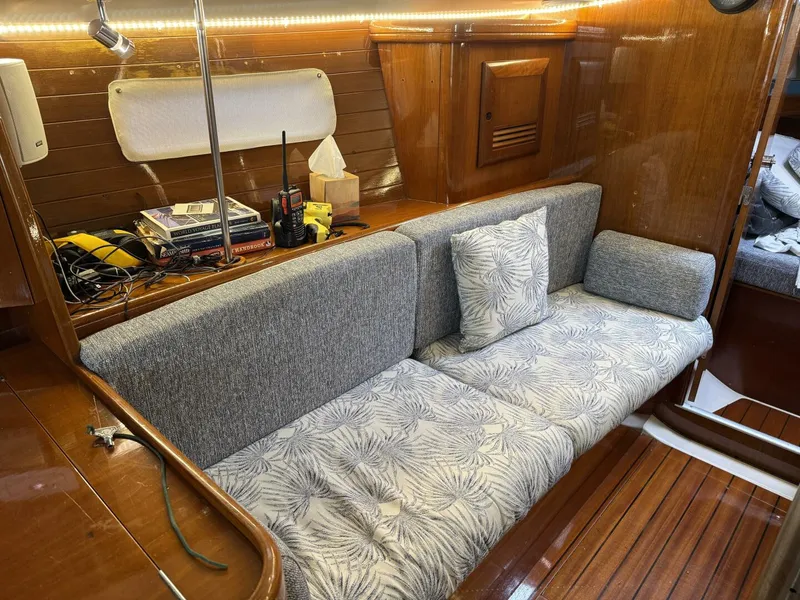 Slide: The Image of Beneteau 361 2002 - 25