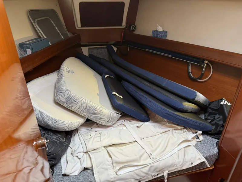 Slide: The Image of Beneteau 361 2002 - 27