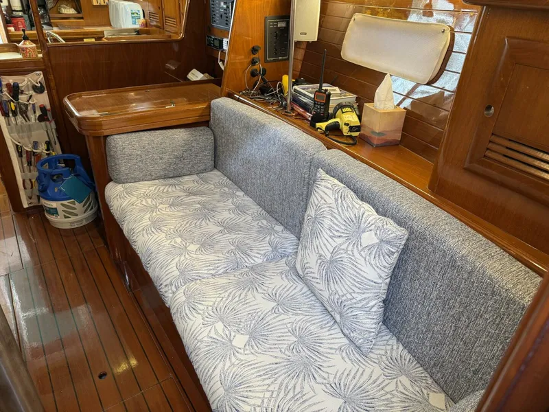 Slide: The Image of Beneteau 361 2002 - 32
