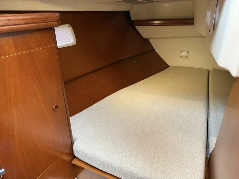 Slide: The Image of Beneteau 361 2002 - 34