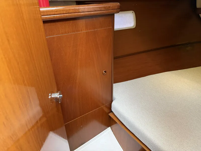Slide: The Image of Beneteau 361 2002 - 35