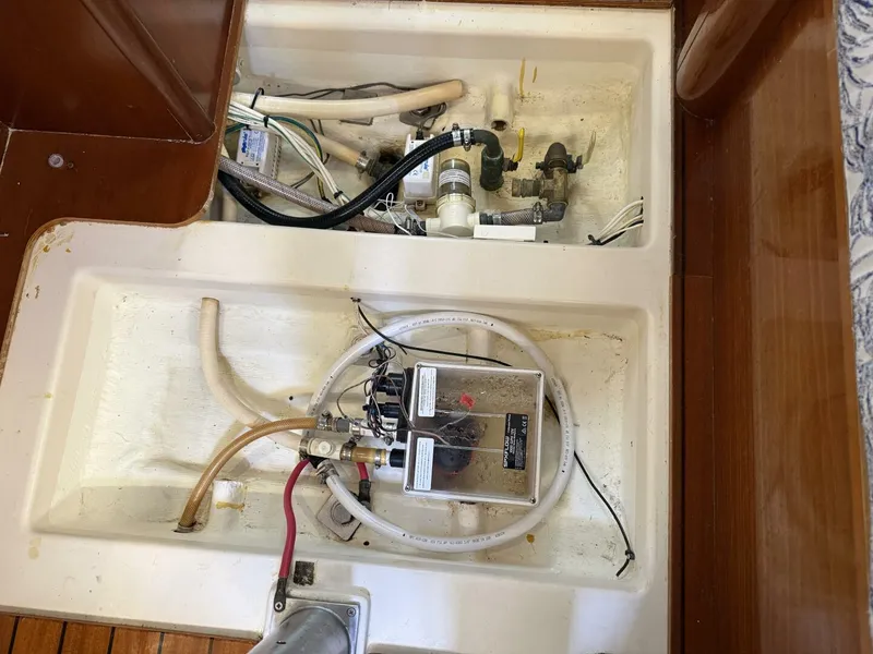 Slide: The Image of Beneteau 361 2002 - 38