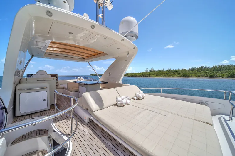 Slide: The Image of Azimut 64 FLY 2012 - 27