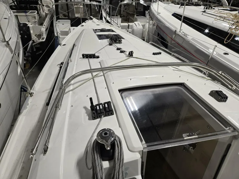 Slide: The Image of Beneteau Oceanis 30.1 2021 - 12