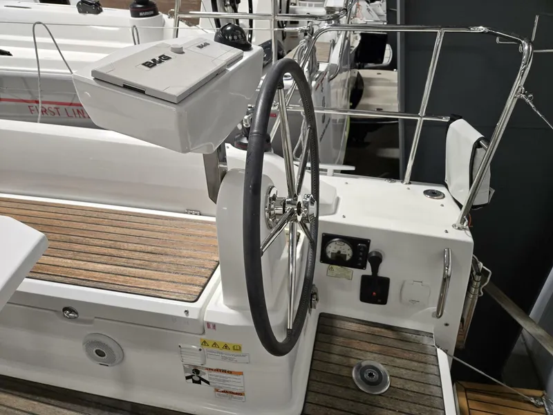 Slide: The Image of Beneteau Oceanis 30.1 2021 - 16