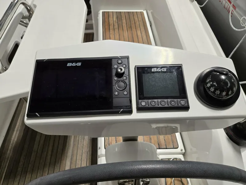 Slide: The Image of Beneteau Oceanis 30.1 2021 - 17