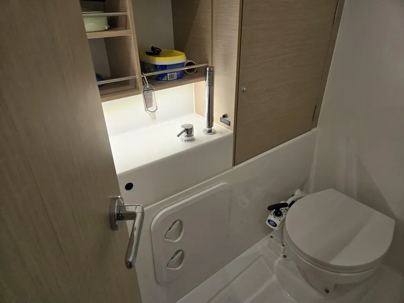 Slide: The Image of Beneteau Oceanis 30.1 2021 - 32