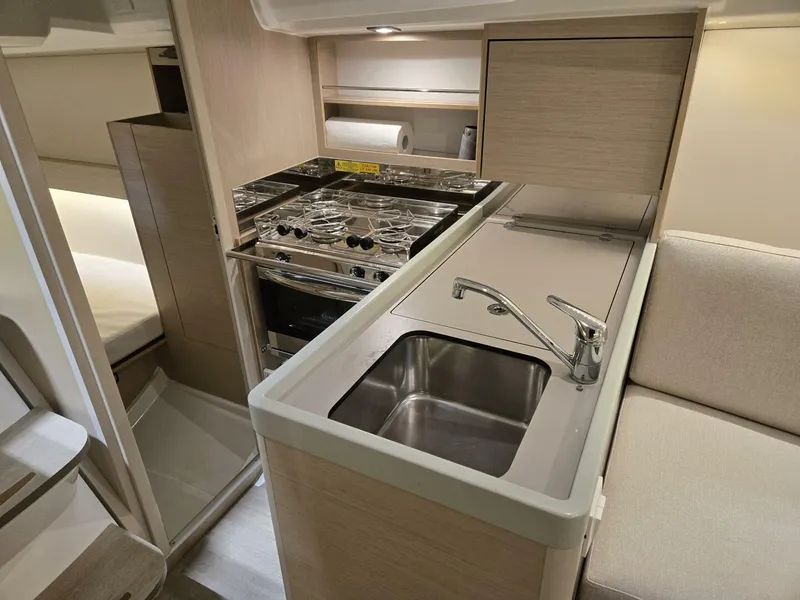 Slide: The Image of Beneteau Oceanis 30.1 2021 - 34