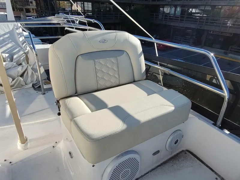 Slide: The Image of Regal 42 Fly 2021 - 29