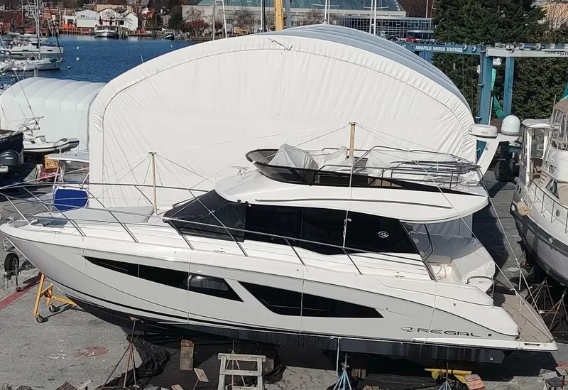 Slide: The Image of Regal 42 Fly 2021 - 4