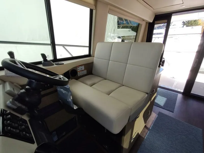 Slide: The Image of Regal 42 Fly 2021 - 43