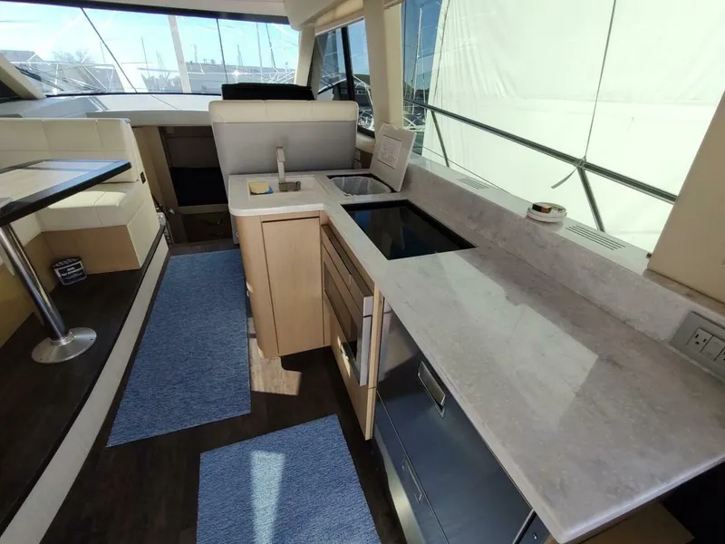 Slide: The Image of Regal 42 Fly 2021 - 47