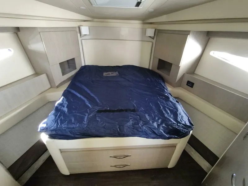 Slide: The Image of Regal 42 Fly 2021 - 57