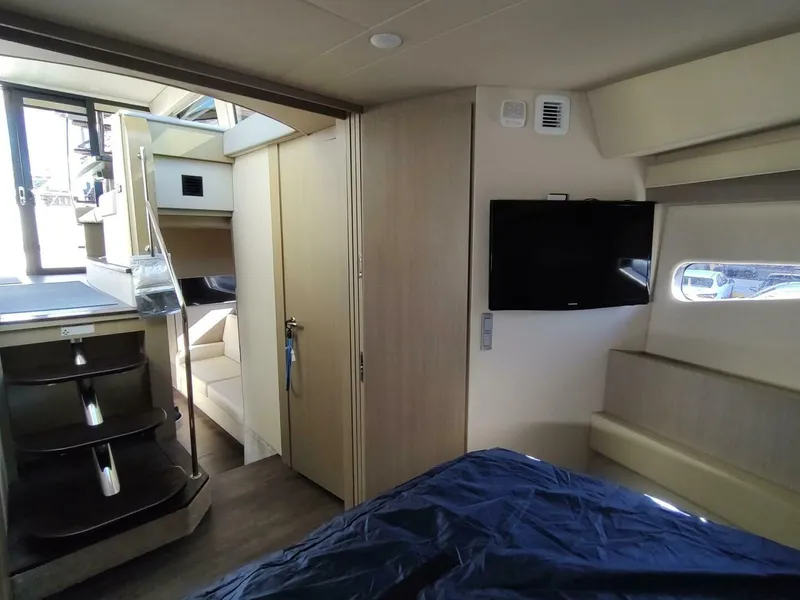 Slide: The Image of Regal 42 Fly 2021 - 59