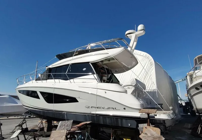 Slide: The Image of Regal 42 Fly 2021 - 7