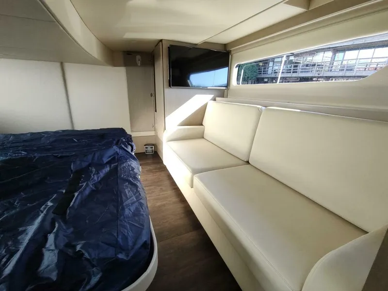 Slide: The Image of Regal 42 Fly 2021 - 71