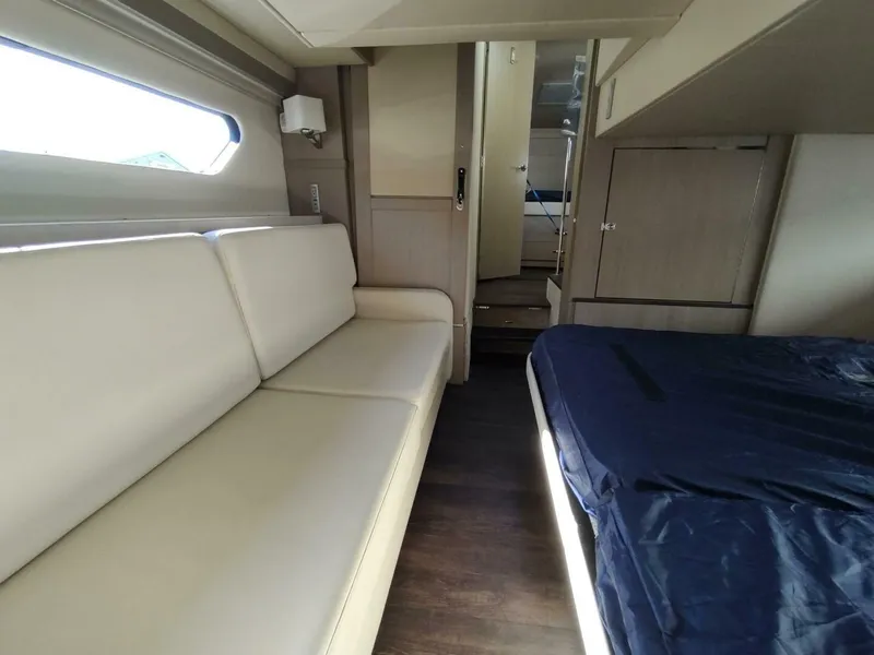 Slide: The Image of Regal 42 Fly 2021 - 73