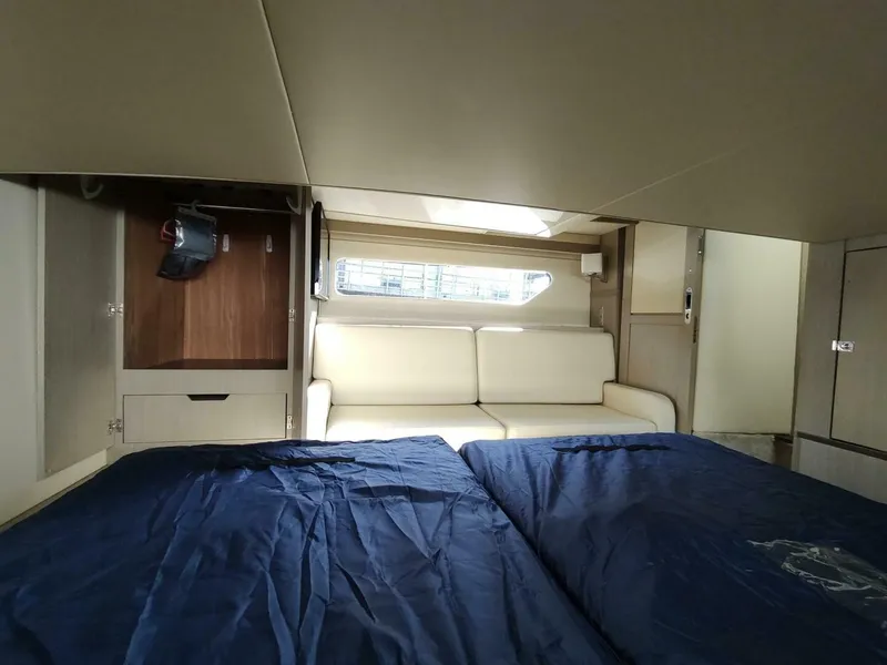 Slide: The Image of Regal 42 Fly 2021 - 74